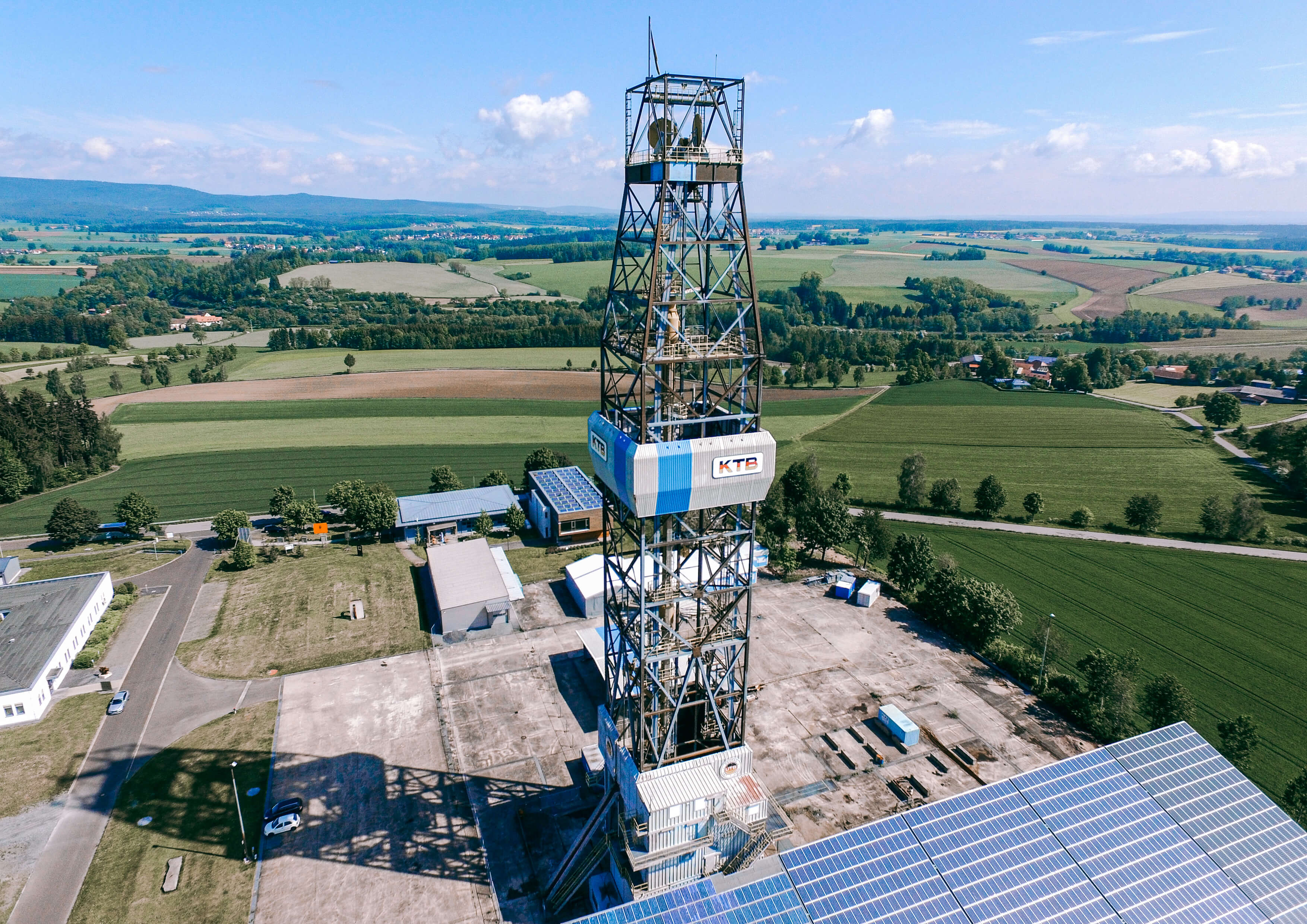 GEO-Zentrum an der KTB – Bohrturm nach Norden